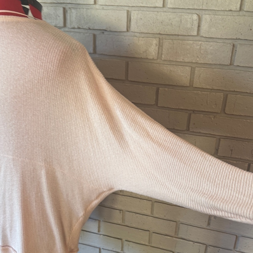 Free People Light Pink V-Neck Sweater size Small - Picture 3 of 5